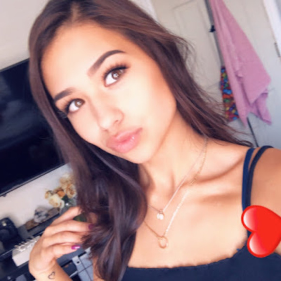 Meet your Posher, Emmy - Picture 1 of 1